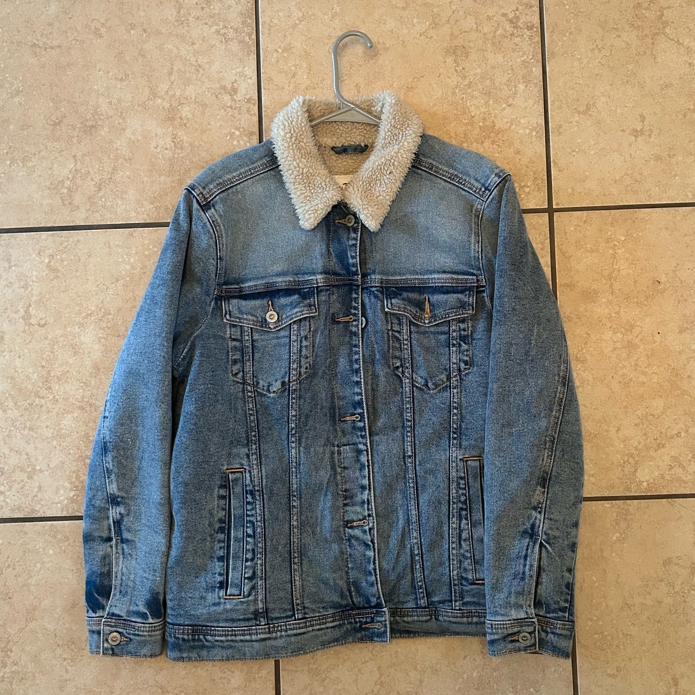 Hollister Light Wash Sherpa Lined Denim Jacket